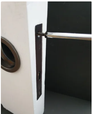 can you replace a sliding door handle?